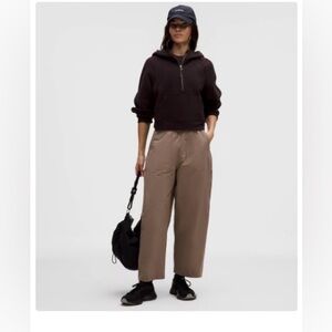 lululemon athletica Lightweight Mid-Rise Barrel-Leg Cropped Pant